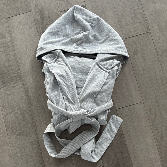 Men's Silver Hooded Robe - Picture 6 of 6